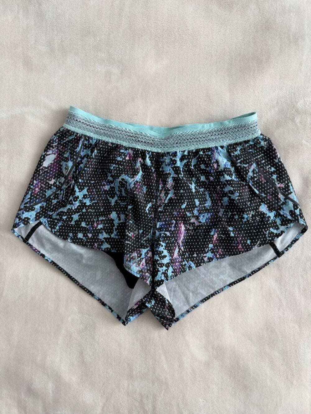 Lululemon Womens 4 Running Shorts Blue Black Floral Lined Athletic Athleisure